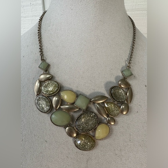 Matte goldtone mint green statement necklace - Picture 1 of 7